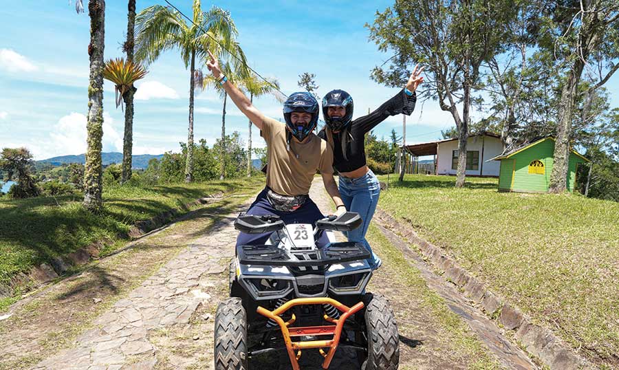 Cuatrimotos en Guatapé aventura y diversión CON guatape travel 2